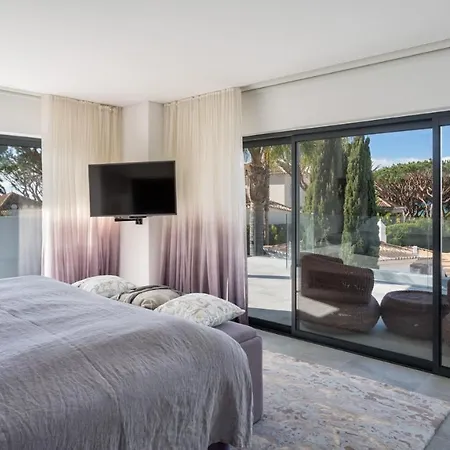 Villa Sleeps 8 With Pool Air Con And Wifi