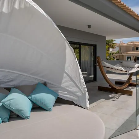 Sleeps 8 With Pool Air Con And Wifi