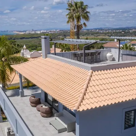Sleeps 8 With Pool Air Con And Wifi *