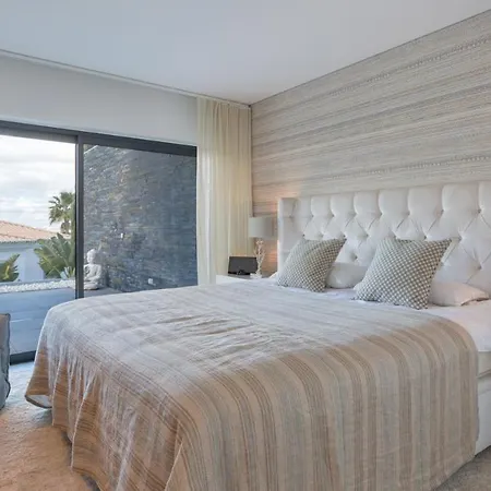 Villa Sleeps 8 With Pool Air Con And Wifi