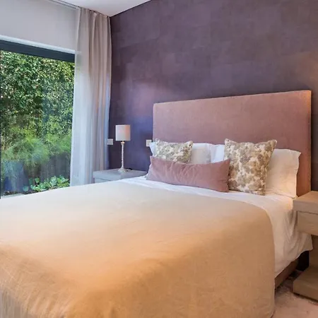 Sleeps 8 With Pool Air Con And Wifi Villa